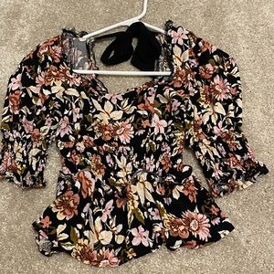 Floral top - square top - great quality - bow in the back